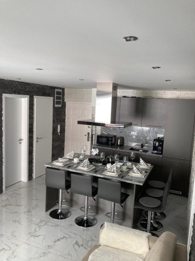 Swiss Luxury Apartment Mosonmagyarovar Exterior photo